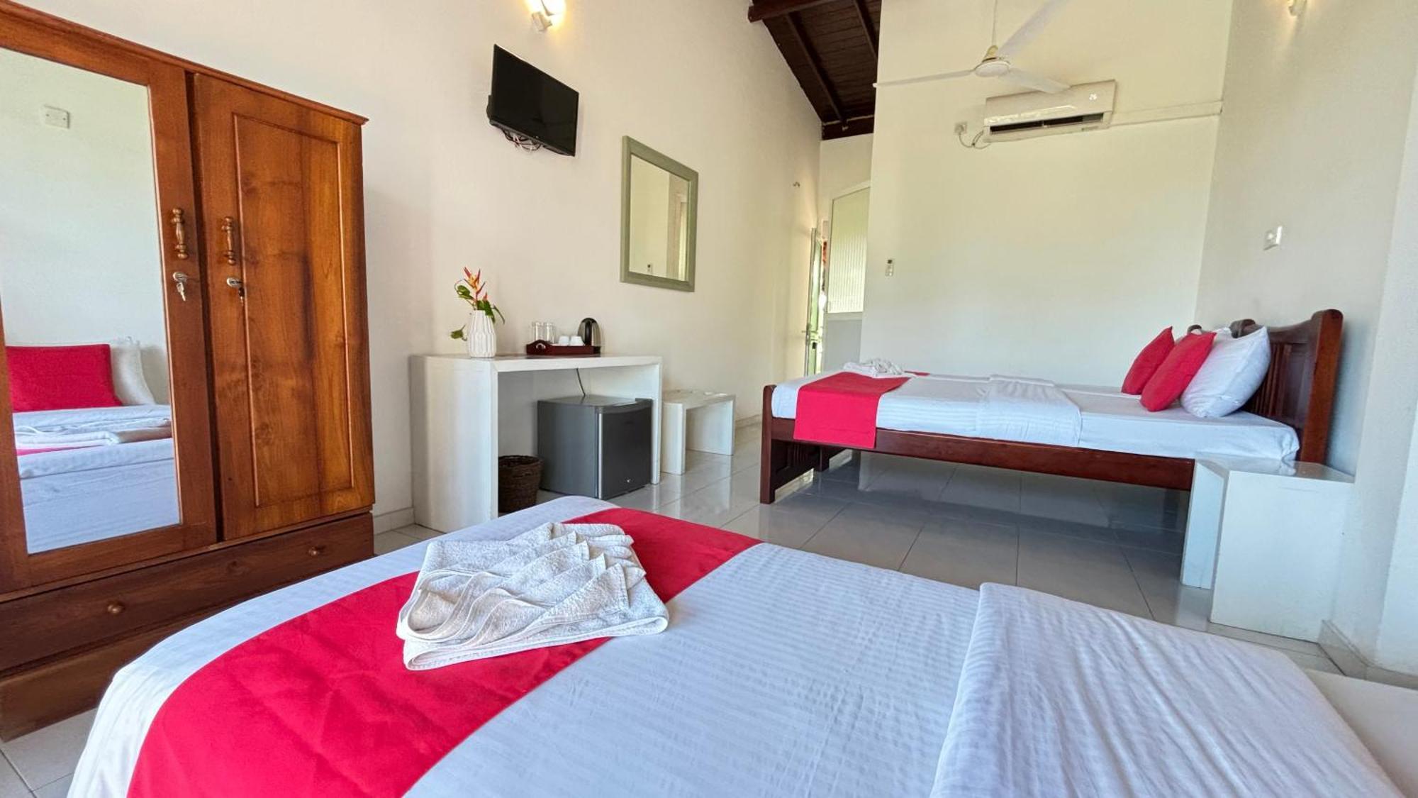 Chill Hill Hikkaduwa Hotel ภายนอก รูปภาพ